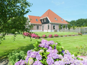 Beautiful holiday home in Schagerbrug with bubble bath  Бюргербрюг